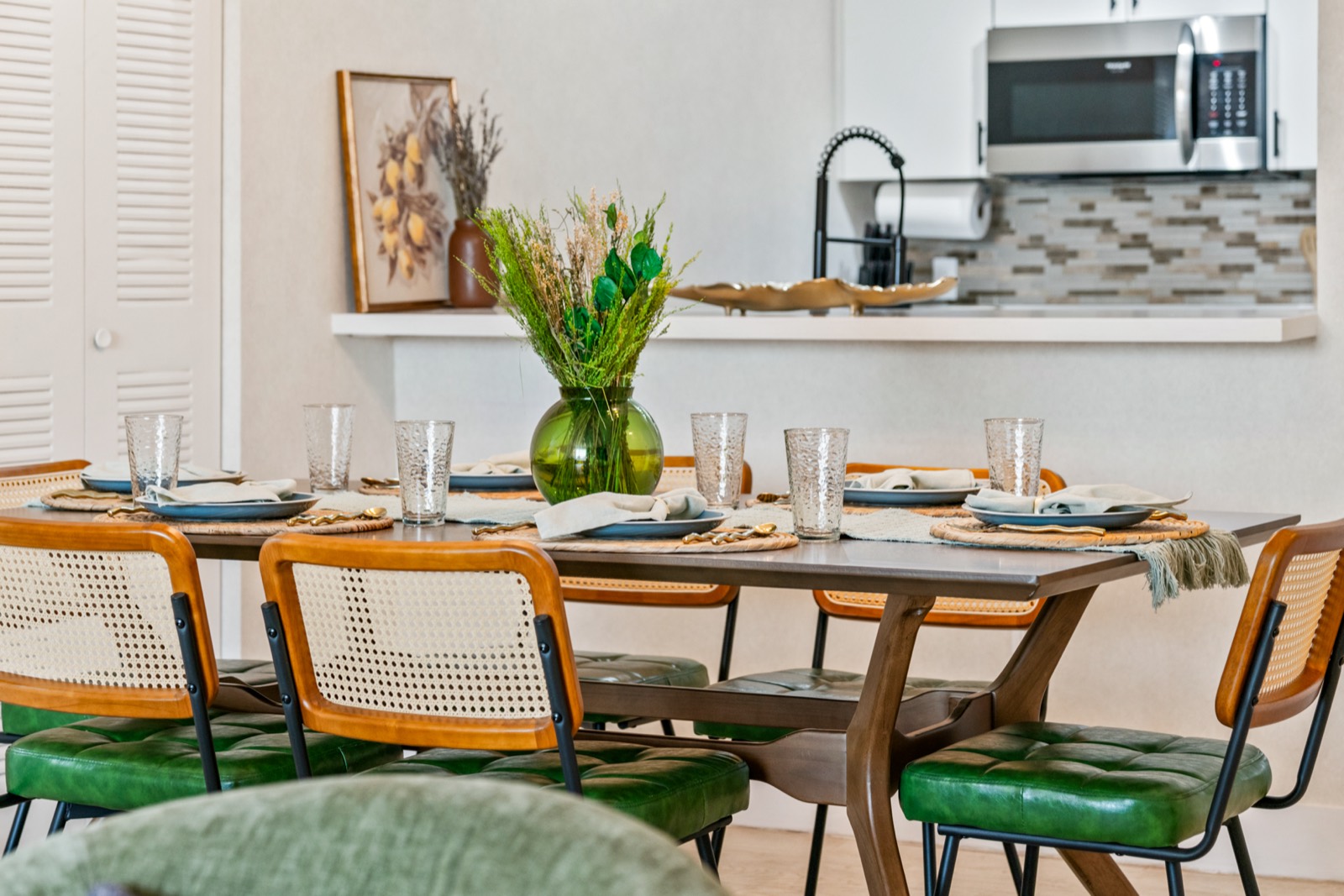 Dining area seating six